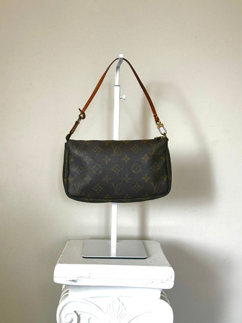 Vintage Louis Vuitton Pochette Accessoires Monogram Canvas | Authenticated by Entrupy