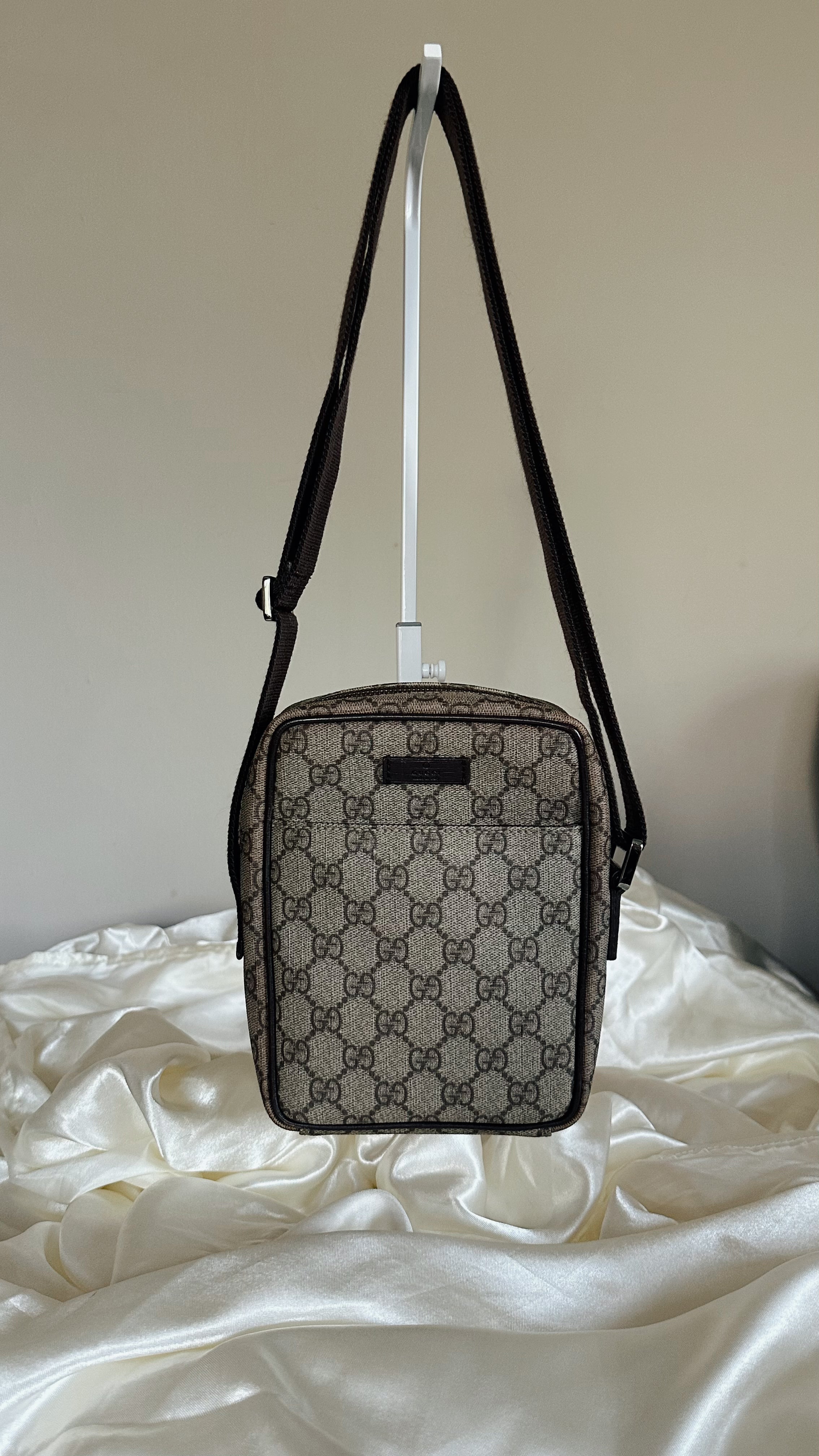 Vintage Gucci GG Supreme Canvas Crossbody Bag | Made in Italy